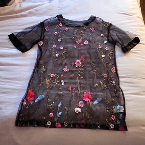 Short sleeve mesh shirt with embroidered flowers and butterflies